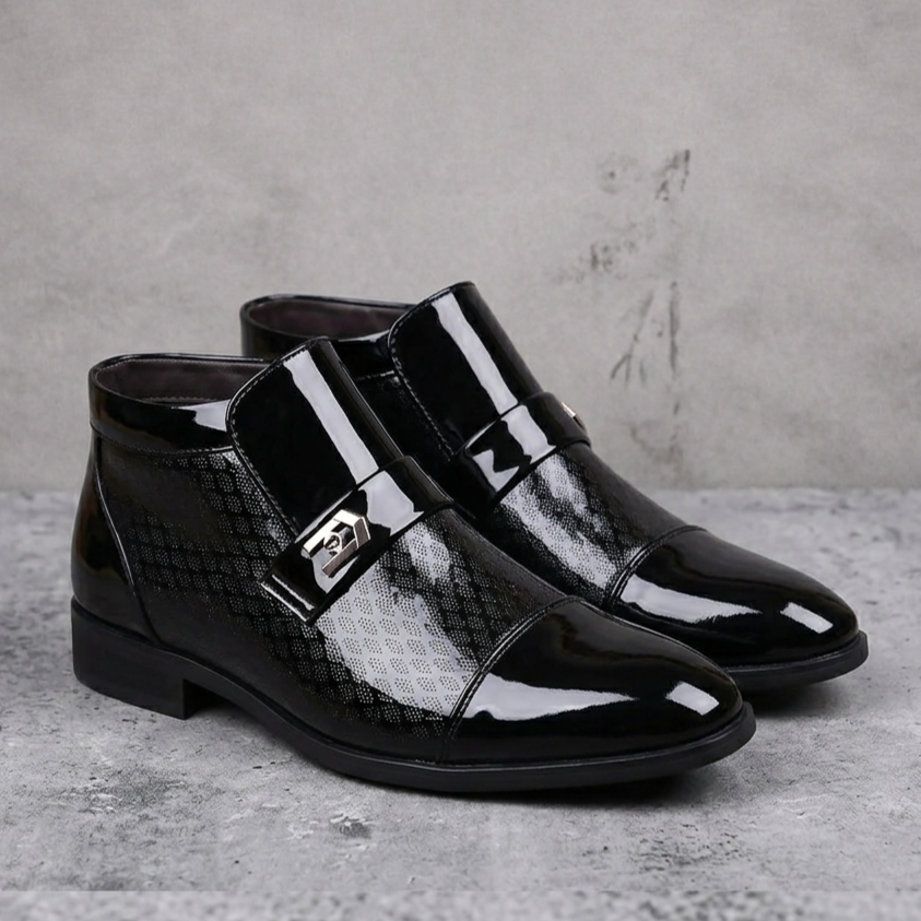 Zapatos elegantes y brillantes de piel sintética para hombre.