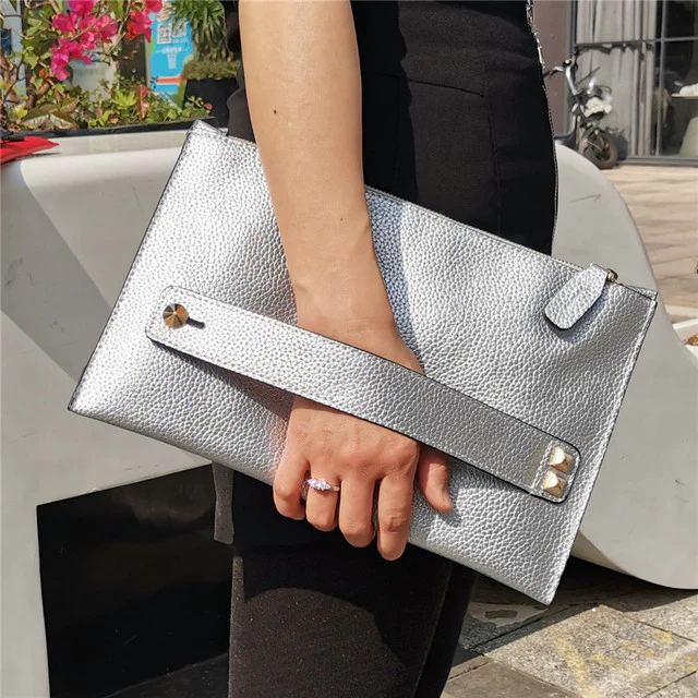 Bolso sobre Ciara