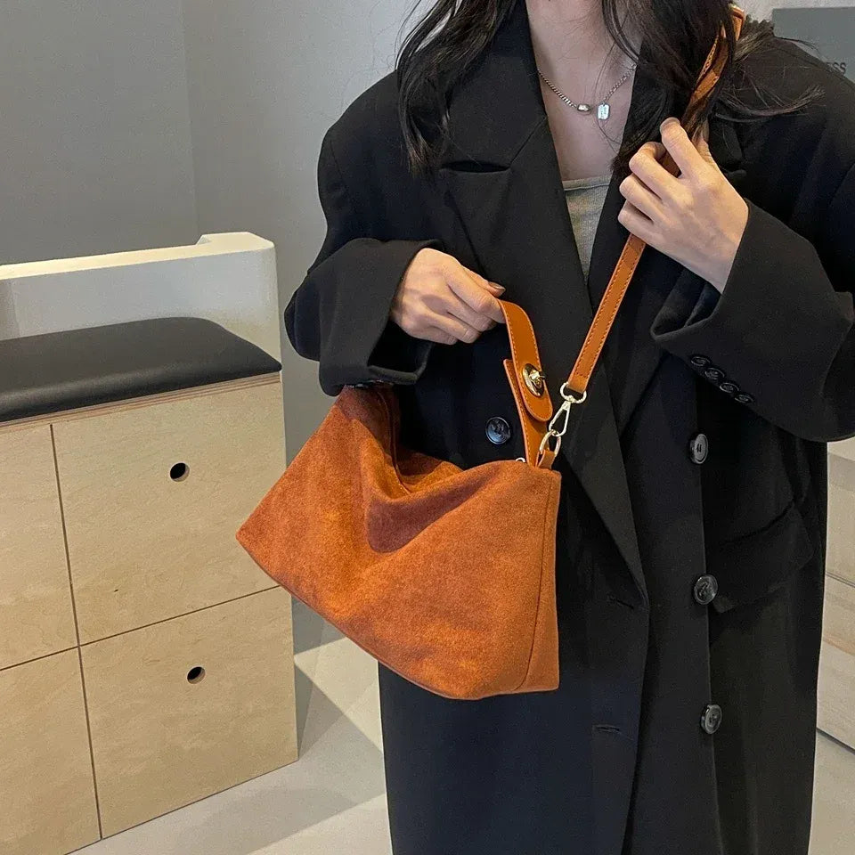 Bolso retro con textura